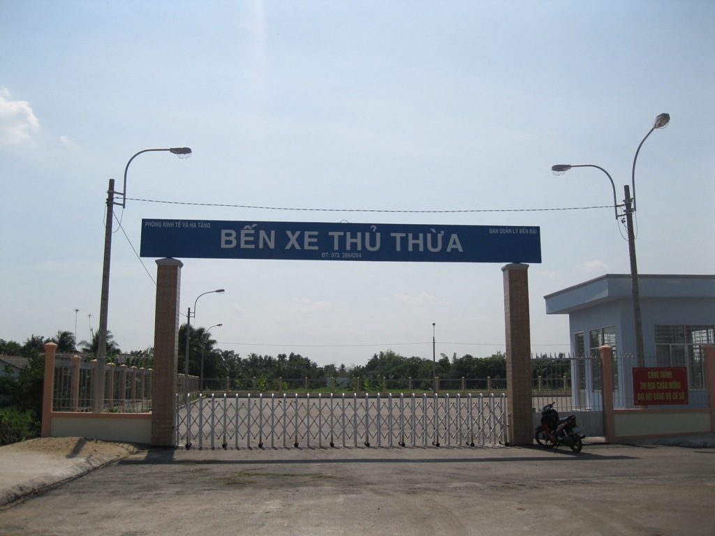 bến xe thủ thừa