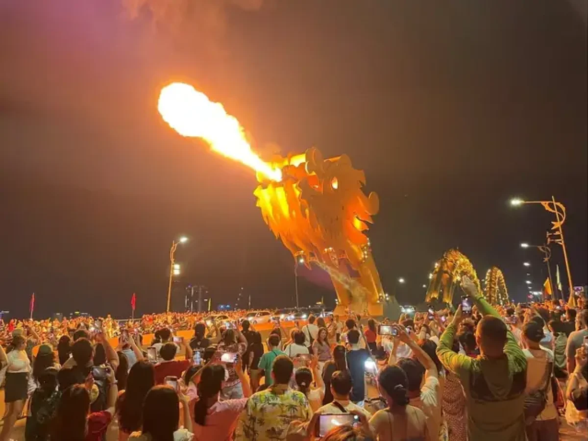 cầu Rồng phun lửa mấy giờ - Hình 2