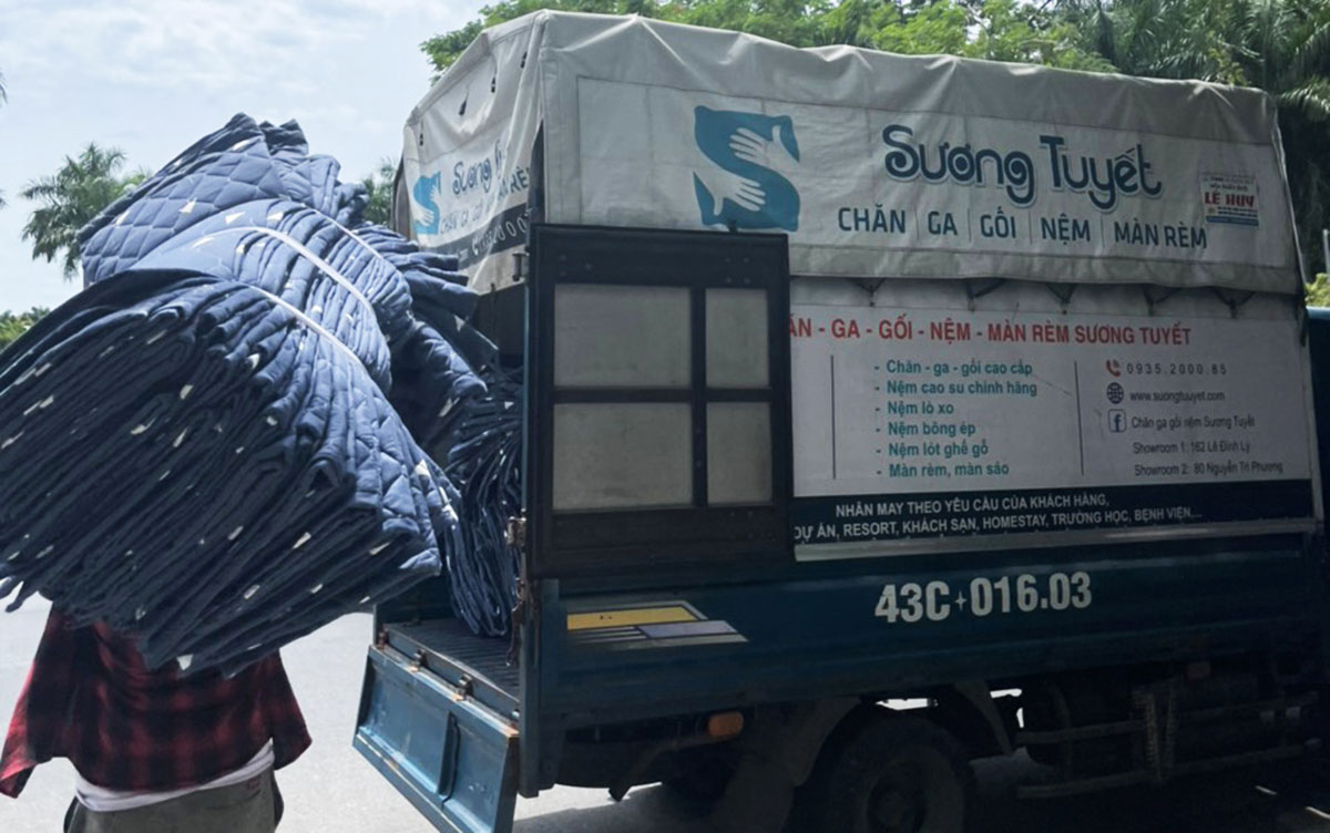 nhà xe có chăn gối - Hình 1