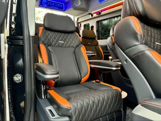 nhà xe có ổ cắm sạc - Hình 2
