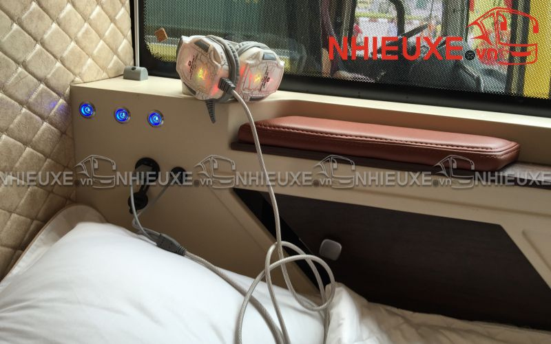 nhà xe có ổ cắm sạc - Hình 3