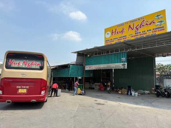 nhà xe hòa thành - Hình 2