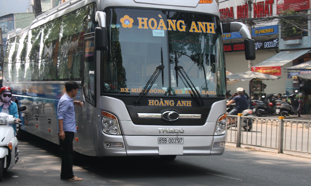 nhà xe hoàng anh