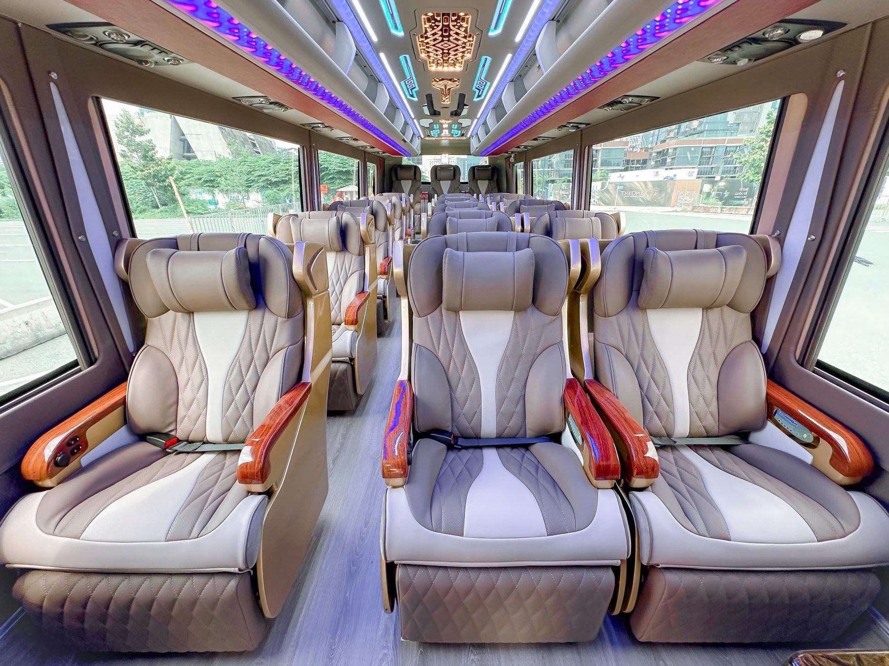 nhà xe limousine 19 chỗ - Hình 3