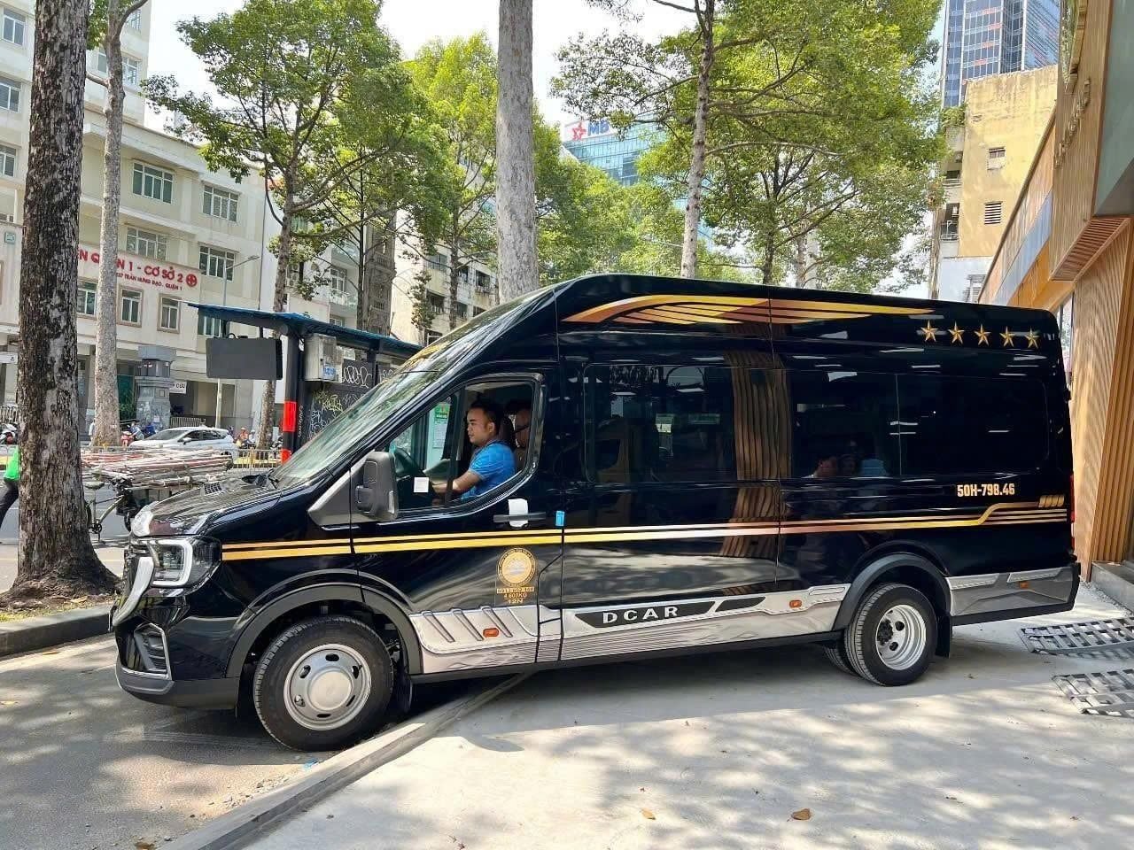nhà xe limousine 9 chỗ - Hình 5